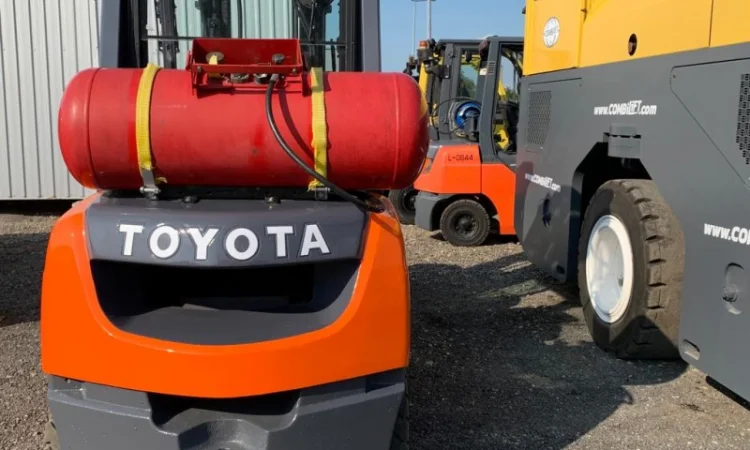 Вилочный погрузчик Toyota 3т., 2015 года с весами, вагонник - фото № 9