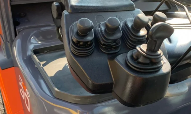 Вилочный погрузчик Toyota 3т., 2015 года с весами, вагонник - фото № 8