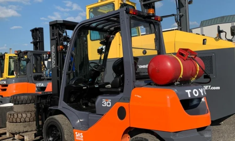 Вилочный погрузчик Toyota 3т., 2015 года с весами, вагонник - фото № 16