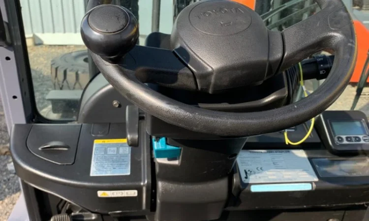 Вилочный погрузчик Toyota 3т., 2015 года с весами, вагонник - фото № 11