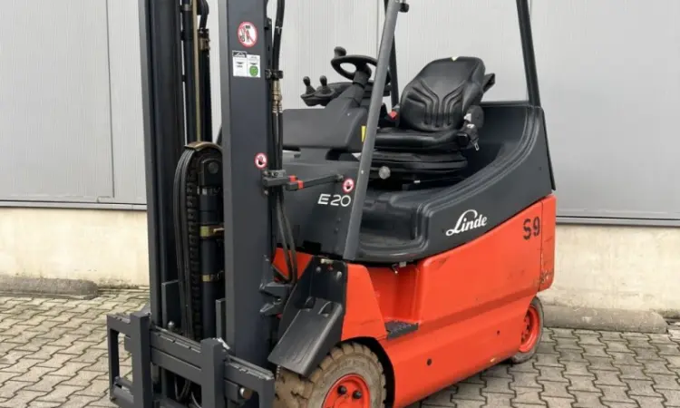 Вилочный электропогрузчик 2т. Linde E20 под захват - фото № 1