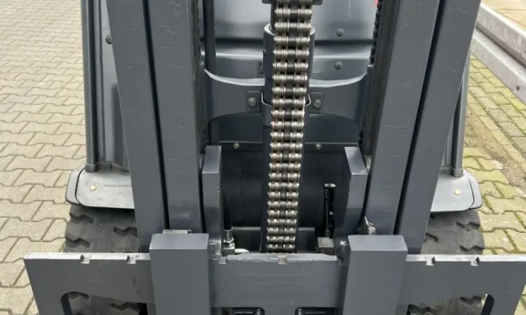 Вилочный электропогрузчик 2т. Linde E20 под захват - фото № 5