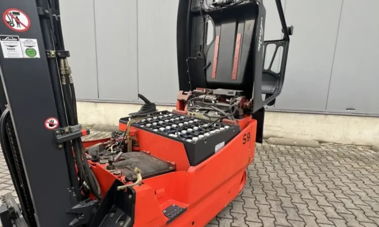 Вилочный электропогрузчик 2т. Linde E20 под захват - фото № 12