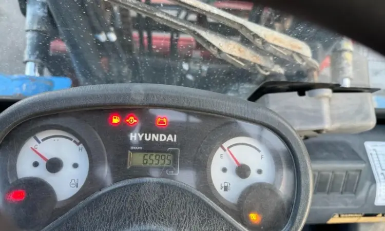 Дизельний погрузчик бу 4.5т. Hyundai 2009 року з кабіною в наявності - фото № 2