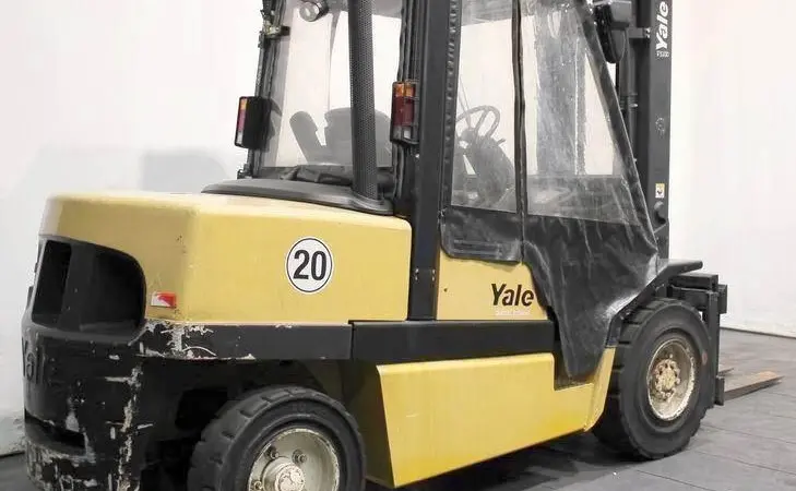 Вилочный дизельный погрузчик 5т. YALE GDP50 1577 моточасов - фото № 1