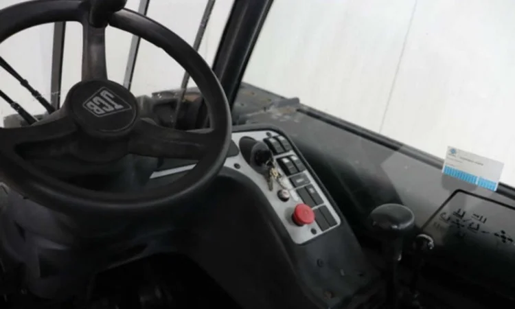 Навантажувач повнопривідний 3.5т. JCB TLT35D 4х4 з кабіною - фото № 3