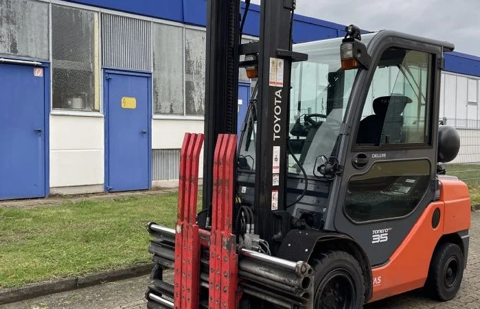 Вилковий навантажувач Toyota 06-8FGJ35F 2017 року кабіна з захватом - фото № 2