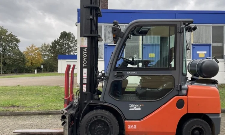 Вилковий навантажувач Toyota 06-8FGJ35F 2017 року кабіна з захватом - фото № 5