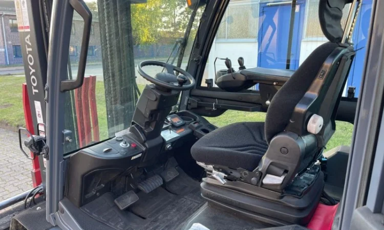 Вилковий навантажувач Toyota 06-8FGJ35F 2017 року кабіна з захватом - фото № 8