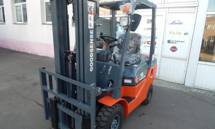 Новый дизельный погрузчик 1.5т, 4500 мм подъем, своб. ход - фото № 1