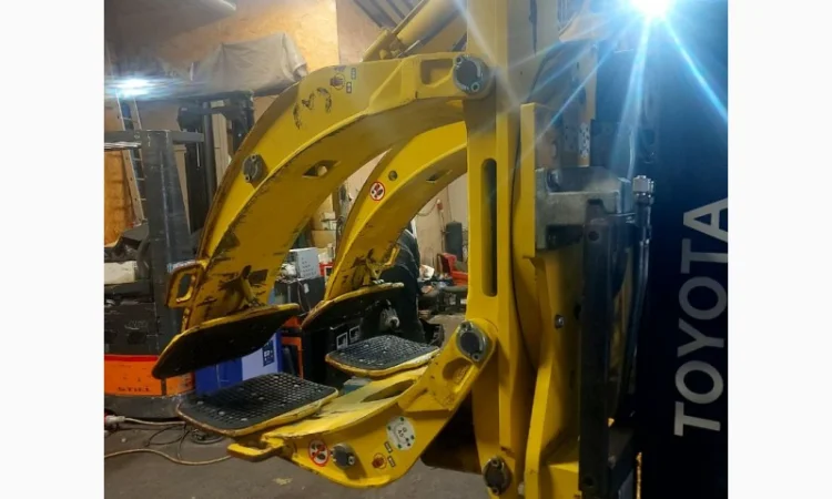 Захват для бумажных рулонов Cascade 22H-REP с ротатором к погрузчику - фото № 1