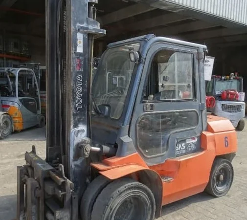 Вилочный погрузчик газовый Toyota 02-7FG35 (Япония) 4т. кабина - фото № 1