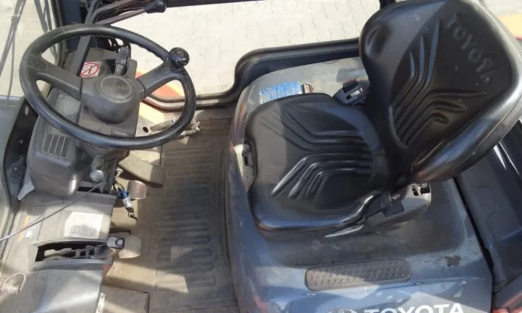 Вилочный погрузчик газовый Toyota 02-7FG35 (Япония) 4т. кабина - фото № 2