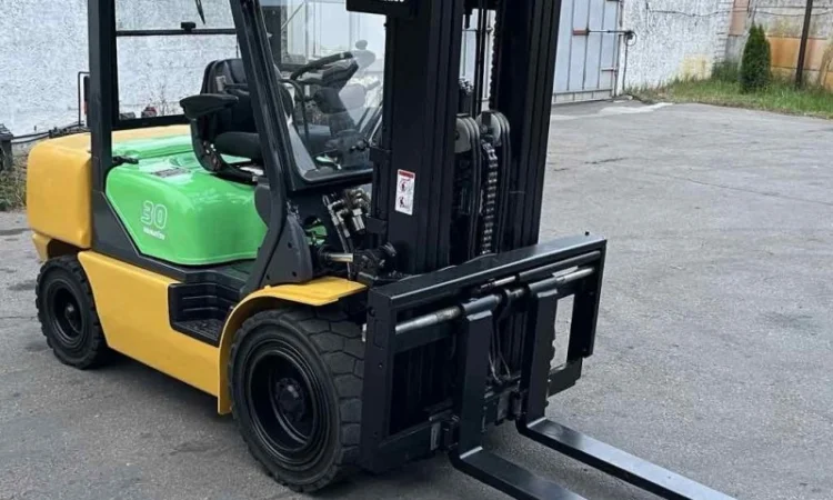 Вилковий дизельний навантажувач кара 3т. Komatsu FD30 вагоннік - фото № 1