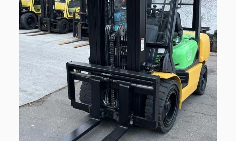 Вилковий дизельний навантажувач кара 3т. Komatsu FD30 вагоннік - фото № 2