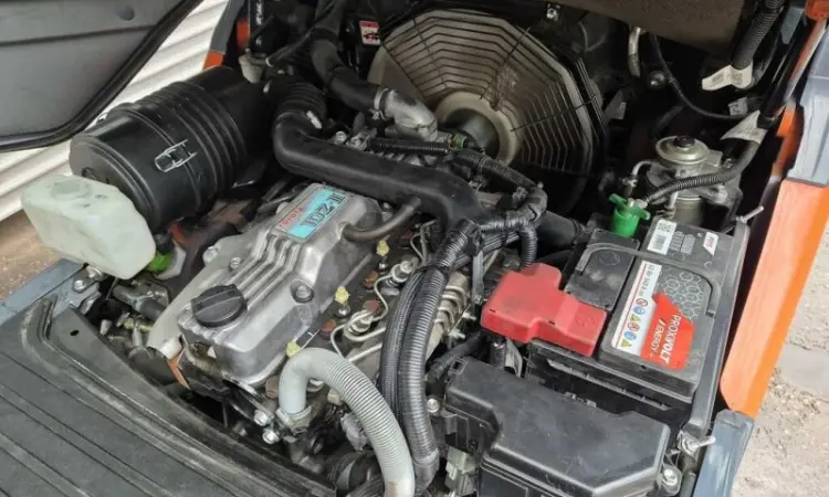 Дизельный вилочный погрузчик Toyota 1.8т. 2018 года кабина - фото № 3