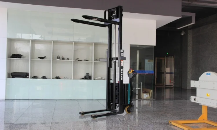 Новый электроштабелер Goodsense 1.5т., 3м. подъем. Эконом вариант - фото № 2