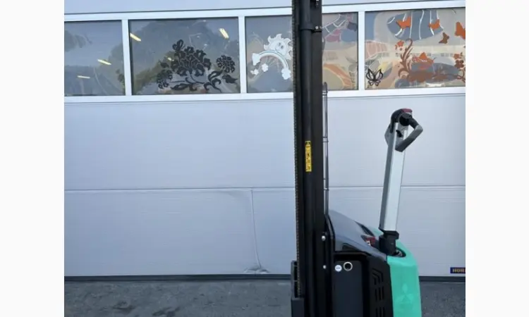 Самоходний електричний штабелер Mitsubishi SBP12N нова АКБ - фото № 3