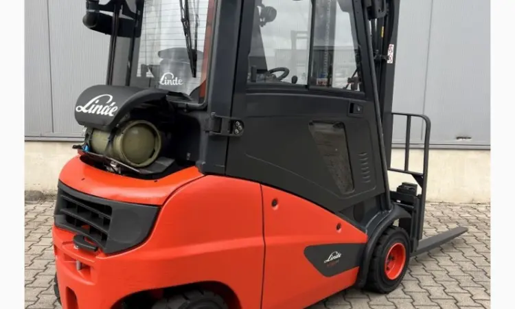 Вилочный погрузчик Linde H18T-02 2019 года кабина - фото № 3