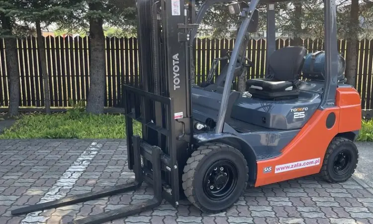 Вилковий навантажувач кара 2.5т. Toyota 02-8FGF25 2014 3431 мотогодин - фото № 1