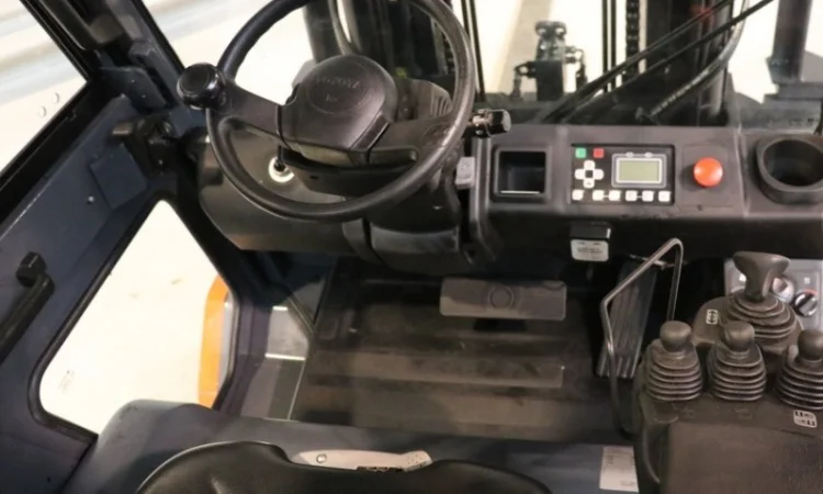 Электропогрузчик Toyota 5т., 2014 года, вилы 2.4м., кабина - фото № 5