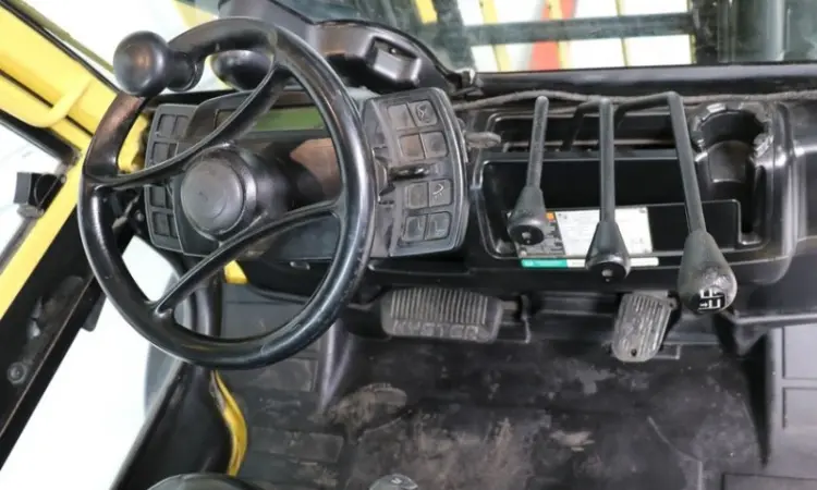Вилочный погрузчик Hyster 7т. 2015 года кабина - фото № 3