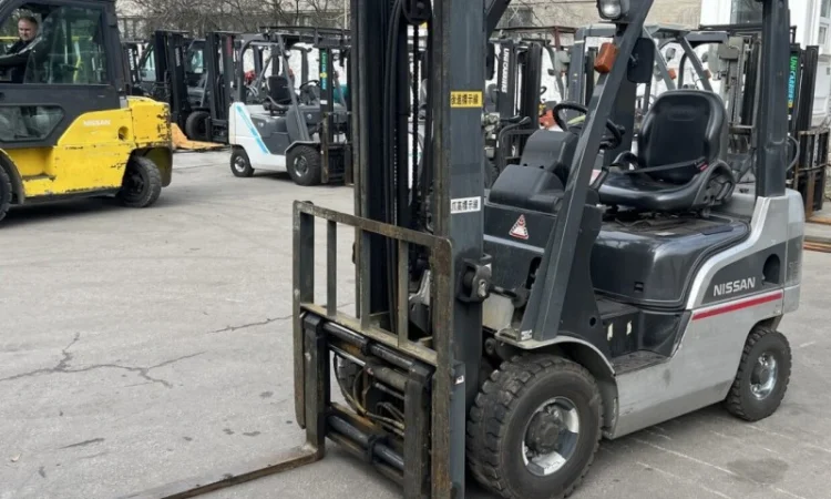 Вилочный погрузчик бу 1.5т. Nissan 2008 року, газ/бензин - фото № 2