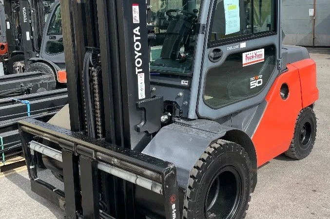 Дизельний навантажувач Toyota 40-8FD45N 2015 року 1200 мотогодин - фото № 1