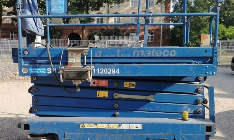 Ножичний підйомник Iteco IT 10122 2007 року 12 метрів робоча висота - фото № 3