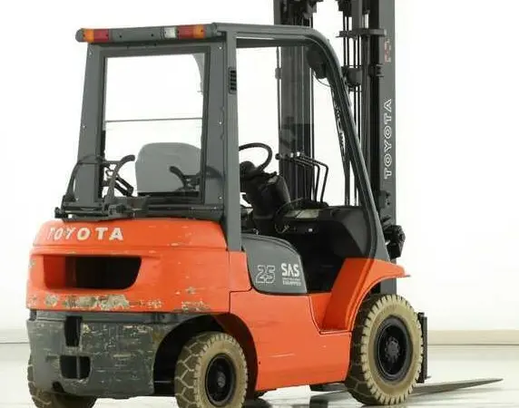 Вилочный погрузчик 2.5т. кара Toyota 42-7FGF25 под захват - фото № 2