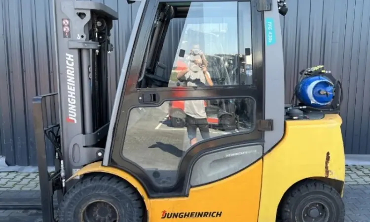 Вилочный погрузчик Jungheinrich TFG430s 2019 года кабина телескопические вилы - фото № 1