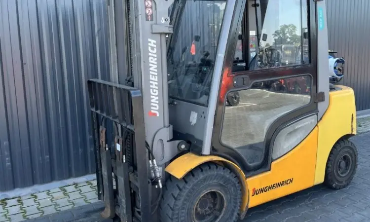 Вилочный погрузчик Jungheinrich TFG430s 2019 года кабина телескопические вилы - фото № 2