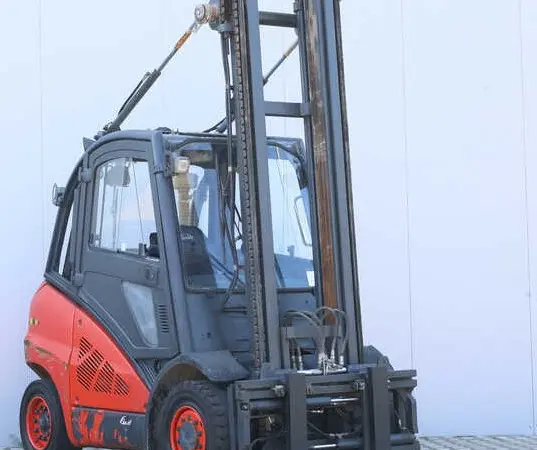 Дизельный погрузчик Linde H40D 2015 года кабина - фото № 1