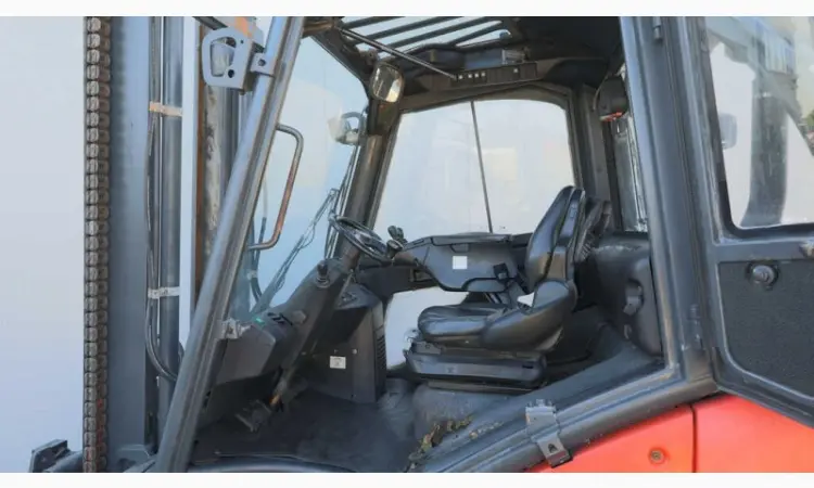 Дизельный погрузчик Linde H40D 2015 года кабина - фото № 3