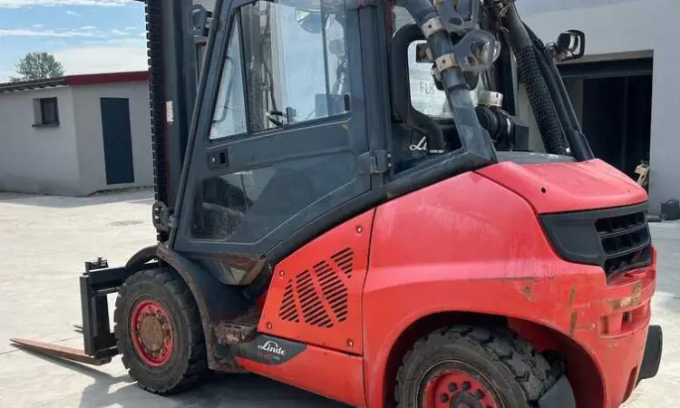Дизельный погрузчик 4т. Linde H40D 2016 года 4400 мм подъем кабина - фото № 1