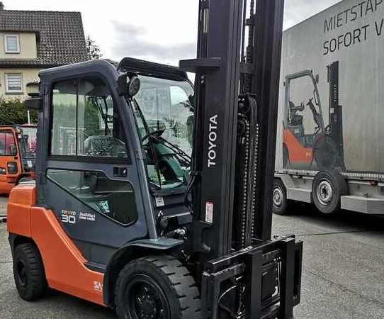 Дизельний навантажувач 3т. Toyota 02-8FDF30 2019р. 1955мг 6м. підйом - фото № 1
