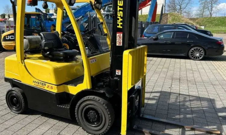 Газовый погрузчик кара 2.5т. Hyster 2017 года 2230 моточасов - фото № 1
