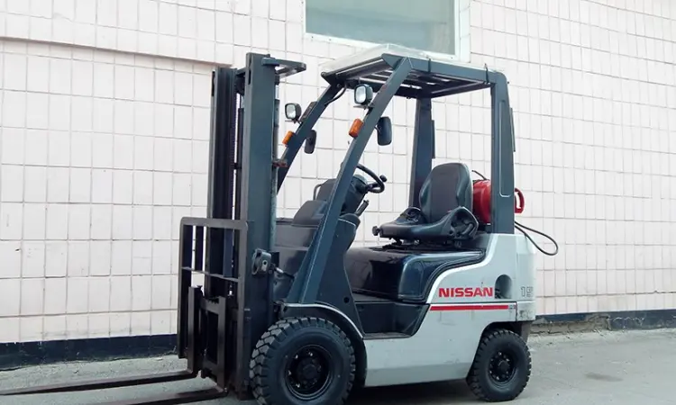 Вилочный погрузчик бу NISSAN P1F1A15D, газ/бензин, 2008г - фото № 1
