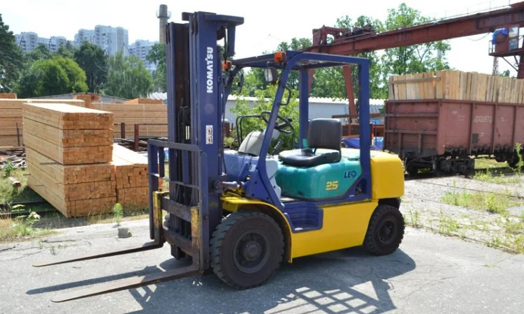 Вилочный погрузчик б/у KOMATSU FG25LC-12 - фото № 1