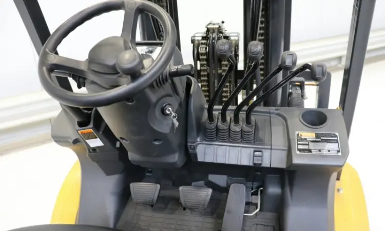 Дизельний навантажувач 3.5т. НОВИЙ кара Caterpillar DP35NT вагонник - фото № 3