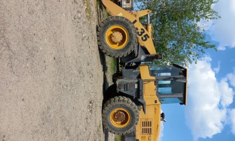 Фронтальный погрузчик Vostosun L35. 2012год - фото № 1