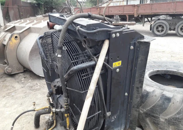 Фронтальный погрузчик 2012год - фото № 3