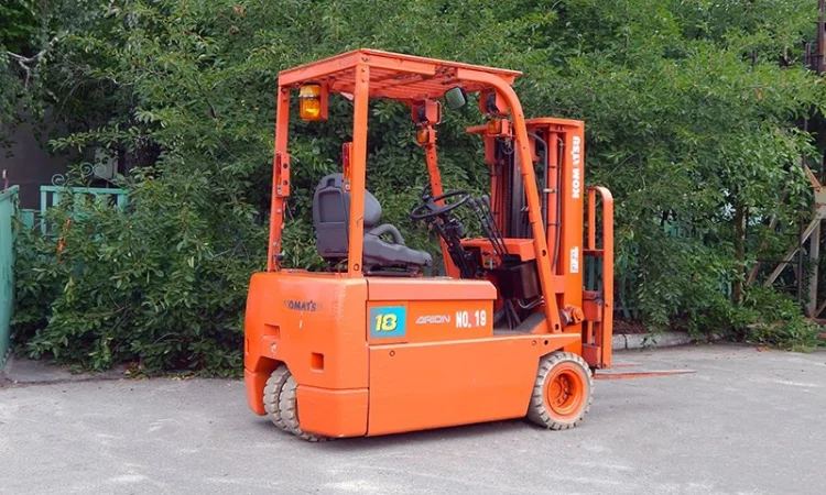 Вилочный погрузчик б/у KOMATSU FB18 - фото № 2