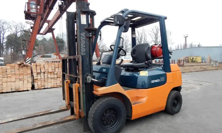 Вилочні погрузчики TOYOTA, KOMATSU, NISSAN зі складу в Києві - фото № 1