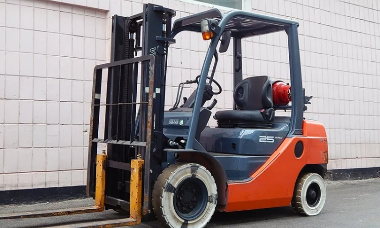 Вилочный автопогрузчик бу TOYOTA 8FG25 - фото № 1