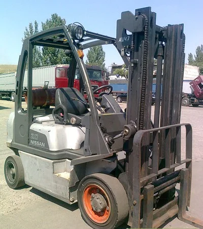 Вилочный газовый автопогрузчик nissan на 2 тонны с side shift - фото № 1