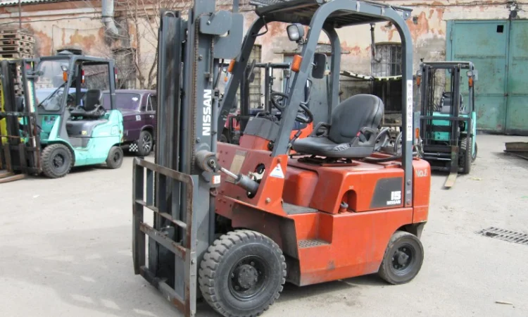 Газ - бензиновый автопогрузчик Nissan J01A15 на 1.5 тонны - фото № 1