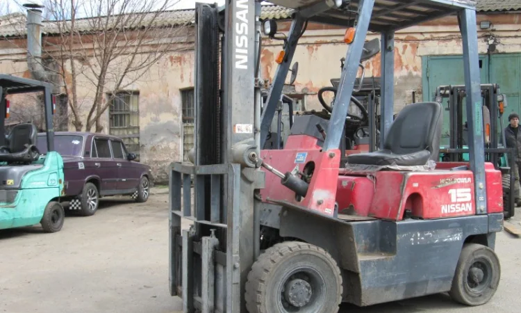 Бензиновый автопогрузчик Nissan PJ01M15 на 1.5 тонны - фото № 1