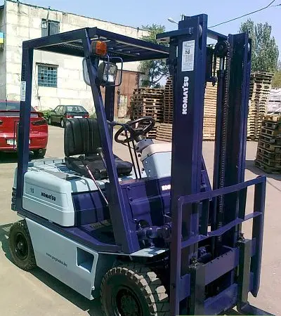 Бензиновий погрузчик Komatsu FG10L-15 - фото № 1