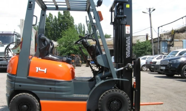 Вилочный погрузчик Toyota 6FG18 на 1.35 тонн - фото № 1
